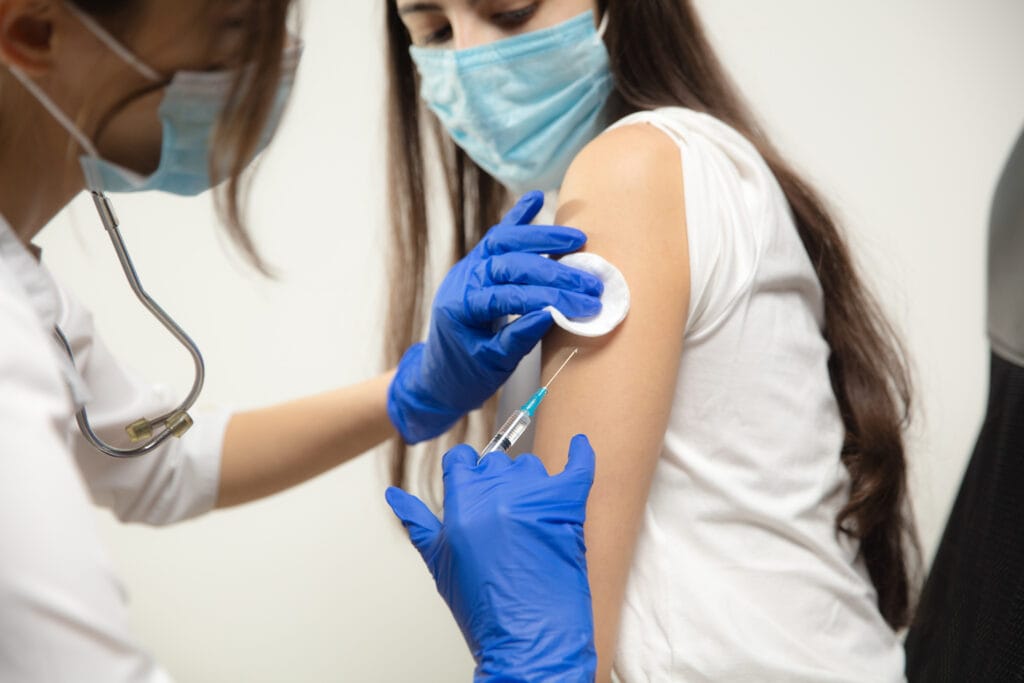 Conheça as vacinas que as gestantes podem e não podem tomar